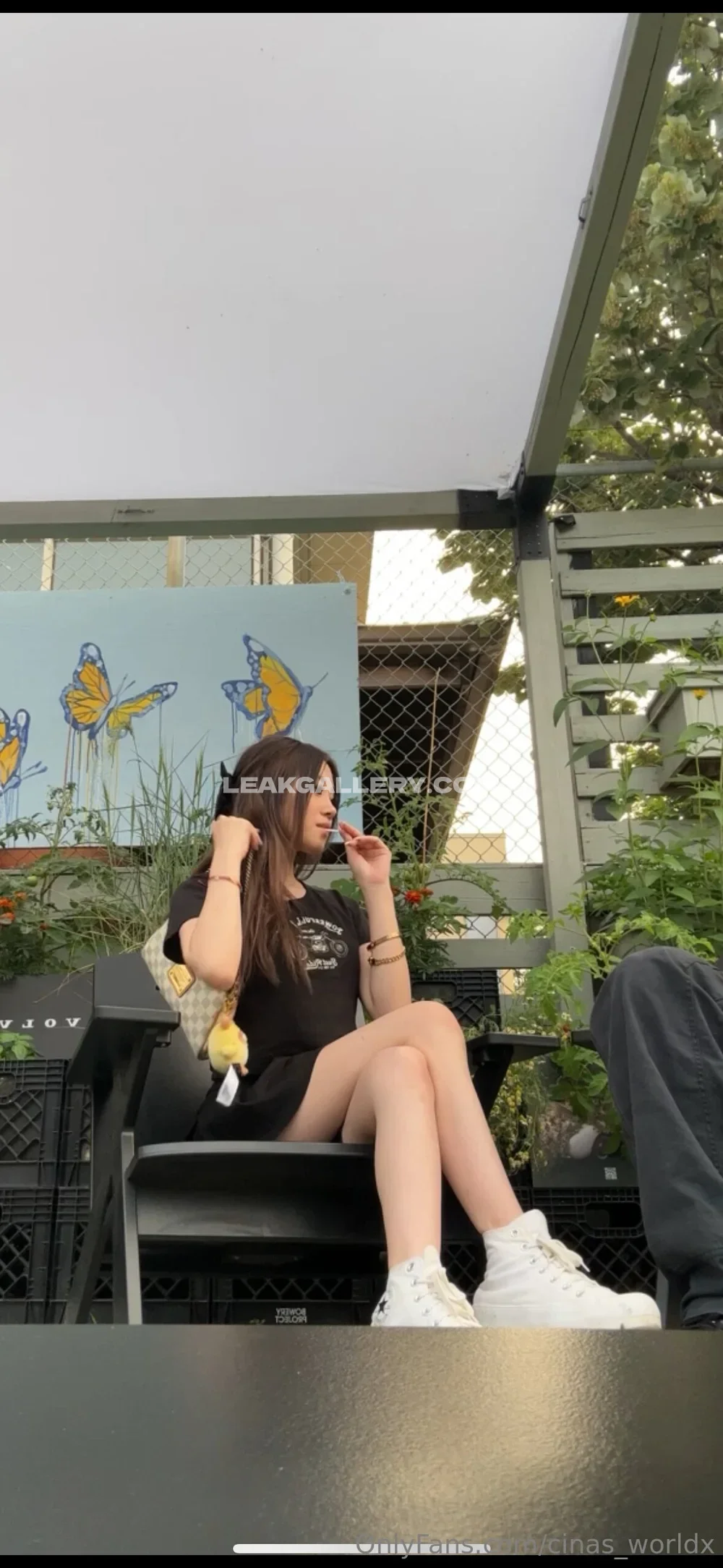 Cinas_worldx Sitting Outdoor Casual Pose OnlyFans Photo Leaked