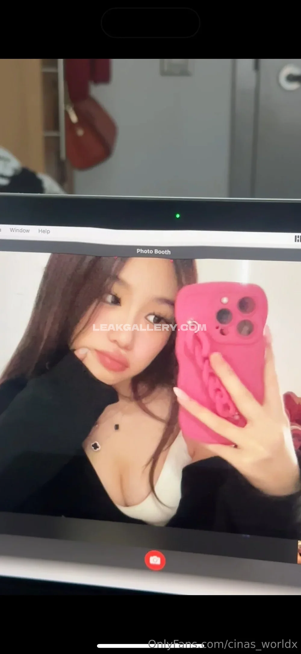 Cinas_worldx Mirror Selfie With Pink Phone OnlyFans Photo Leaked