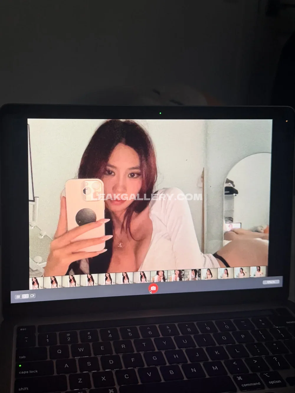Cinas_worldx White Top Mirror Selfie OnlyFans Photo Leaked