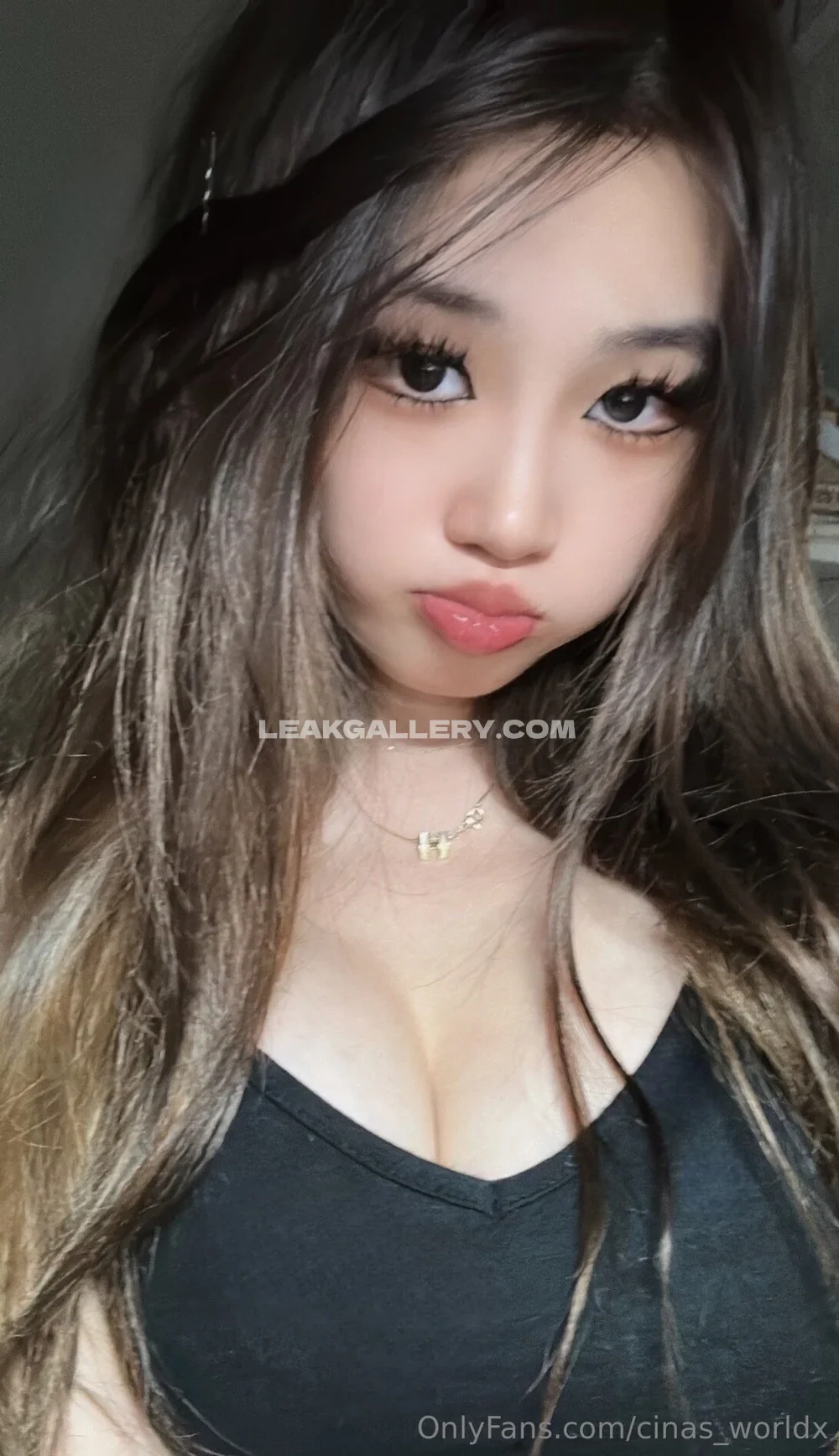 Cinas_worldx Black Top Pout Pose OnlyFans Photo Leaked