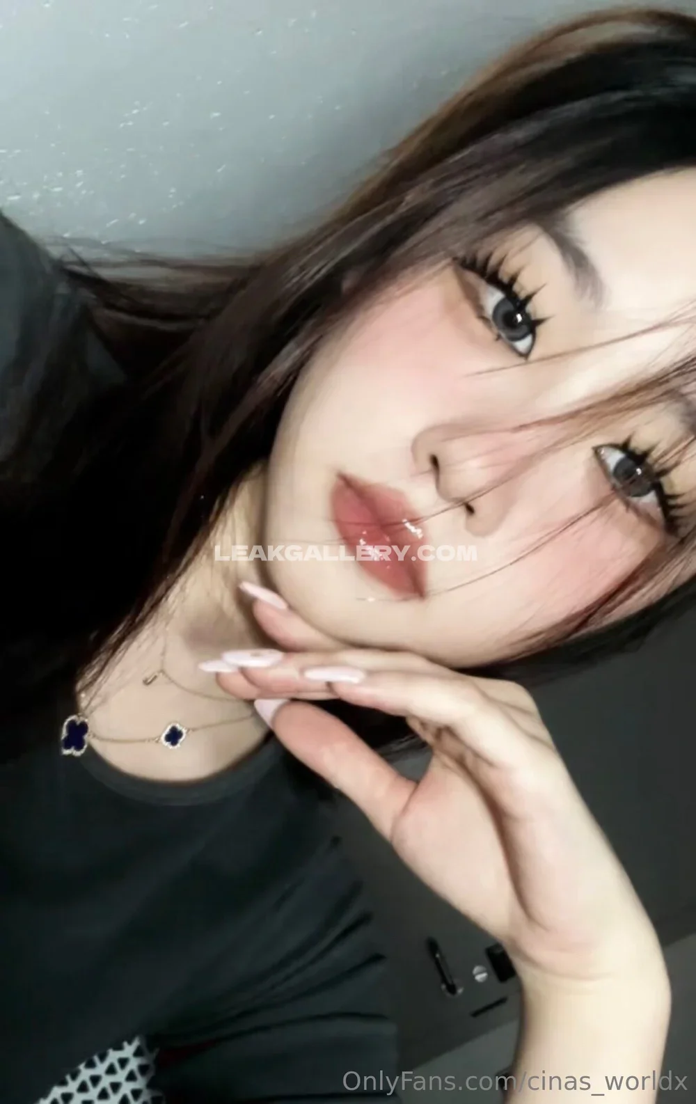 Cinas_worldx Close Up Selfie Pose OnlyFans Photo Leaked