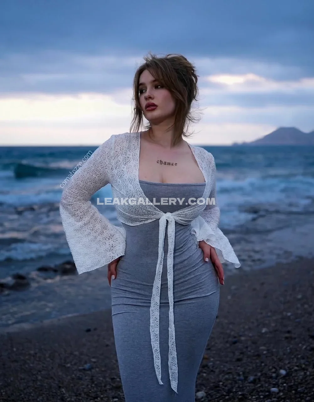 Comatozze Grey Dress Beach Pose OnlyFans Photo Leaked