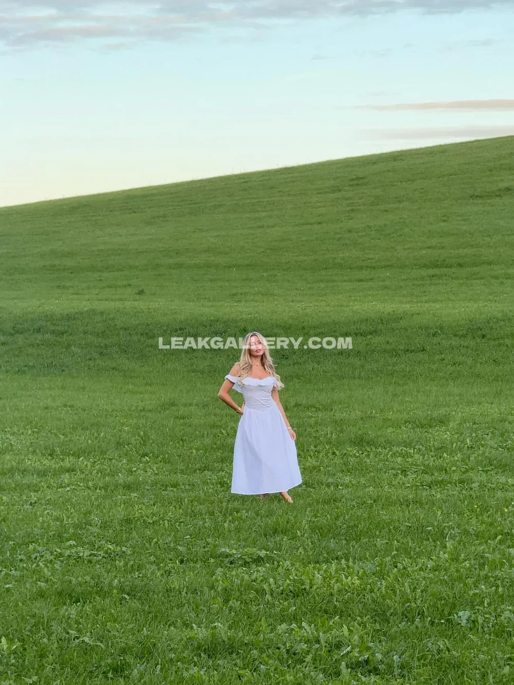 Corinnakopf White Dress Field Pose OnlyFans Photo Leaked