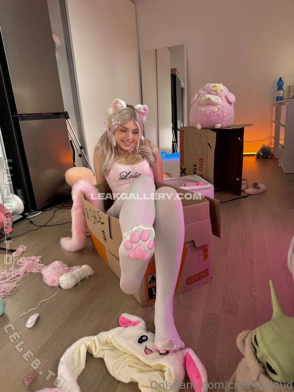 Creamicloudxo Paw Print Stockings Tease OnlyFans Photo Leaked