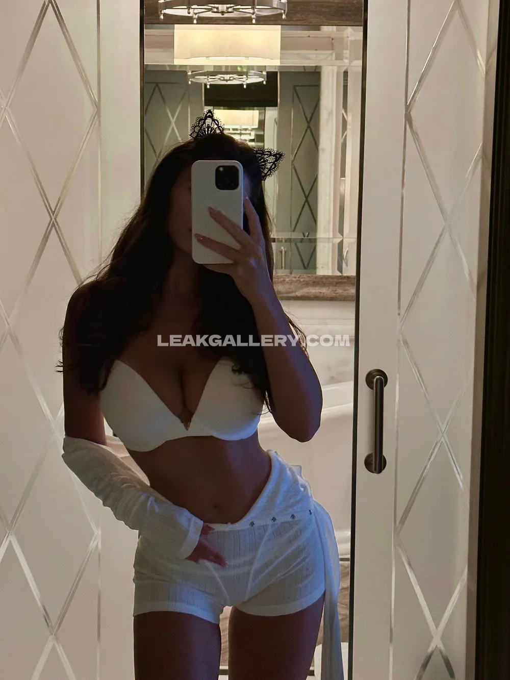 Cristyren White Bra And Shorts OnlyFans Photo Leaked