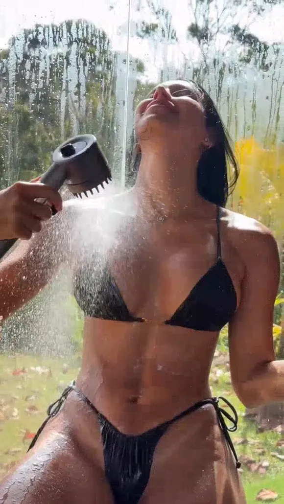 Dahyn11 Black Bikini Shower Spray OnlyFans Video Leaked