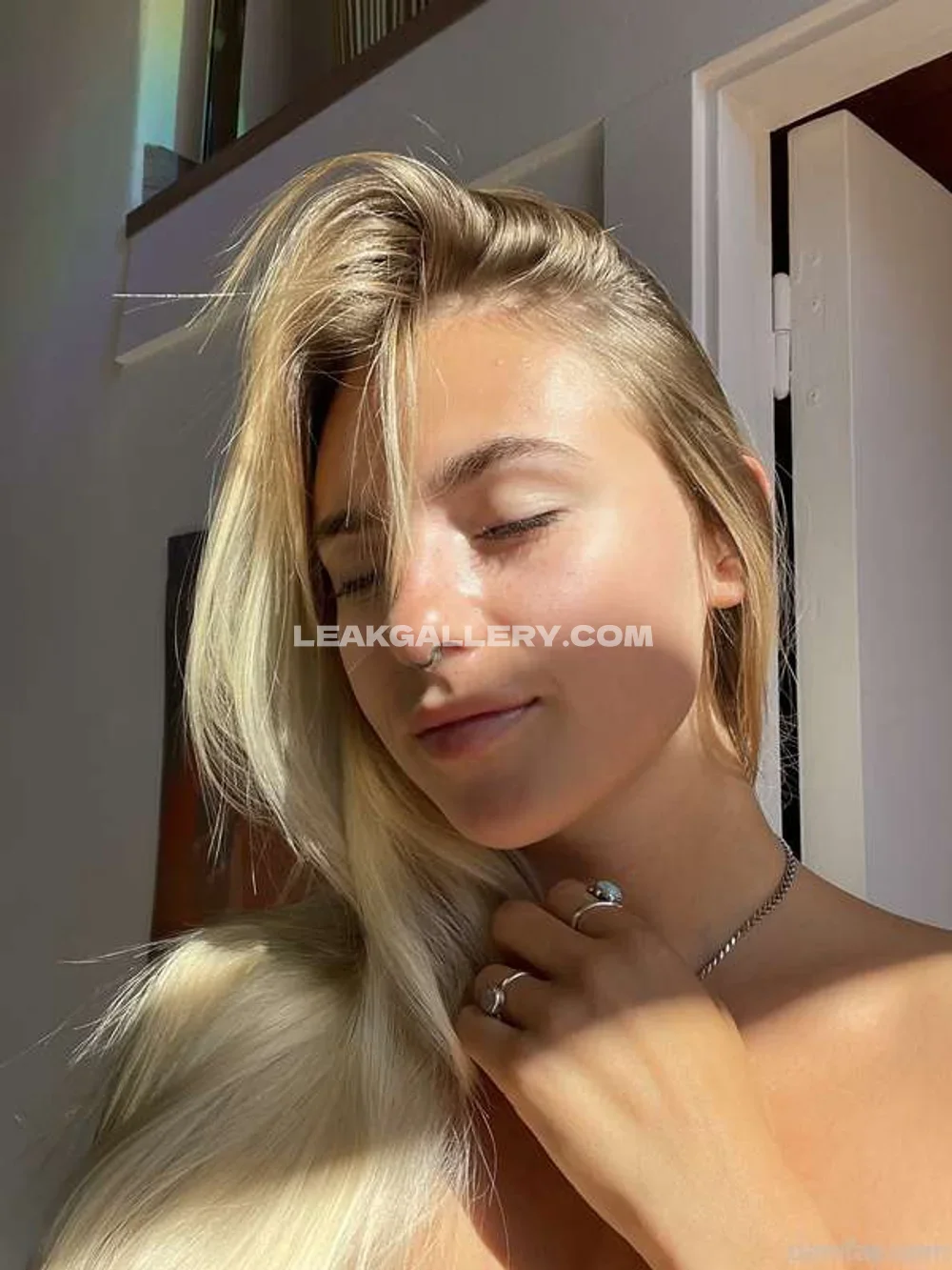 Danifae Nude Shoulder Close Up OnlyFans Photo Leaked