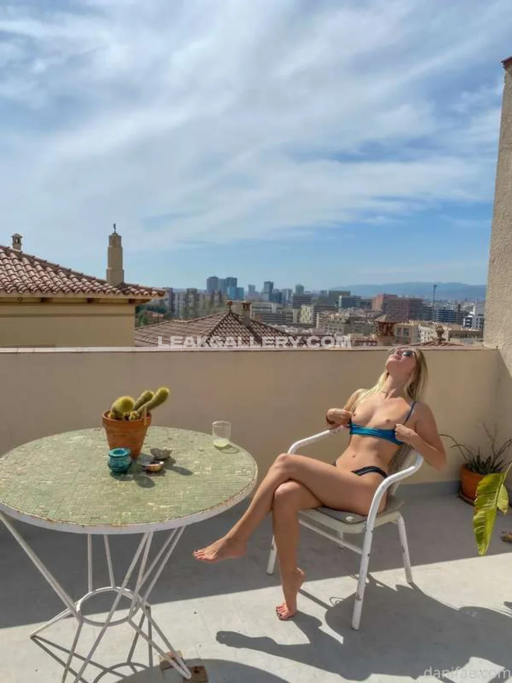 Danifae Bikini Top Adjustment OnlyFans Photo Leaked
