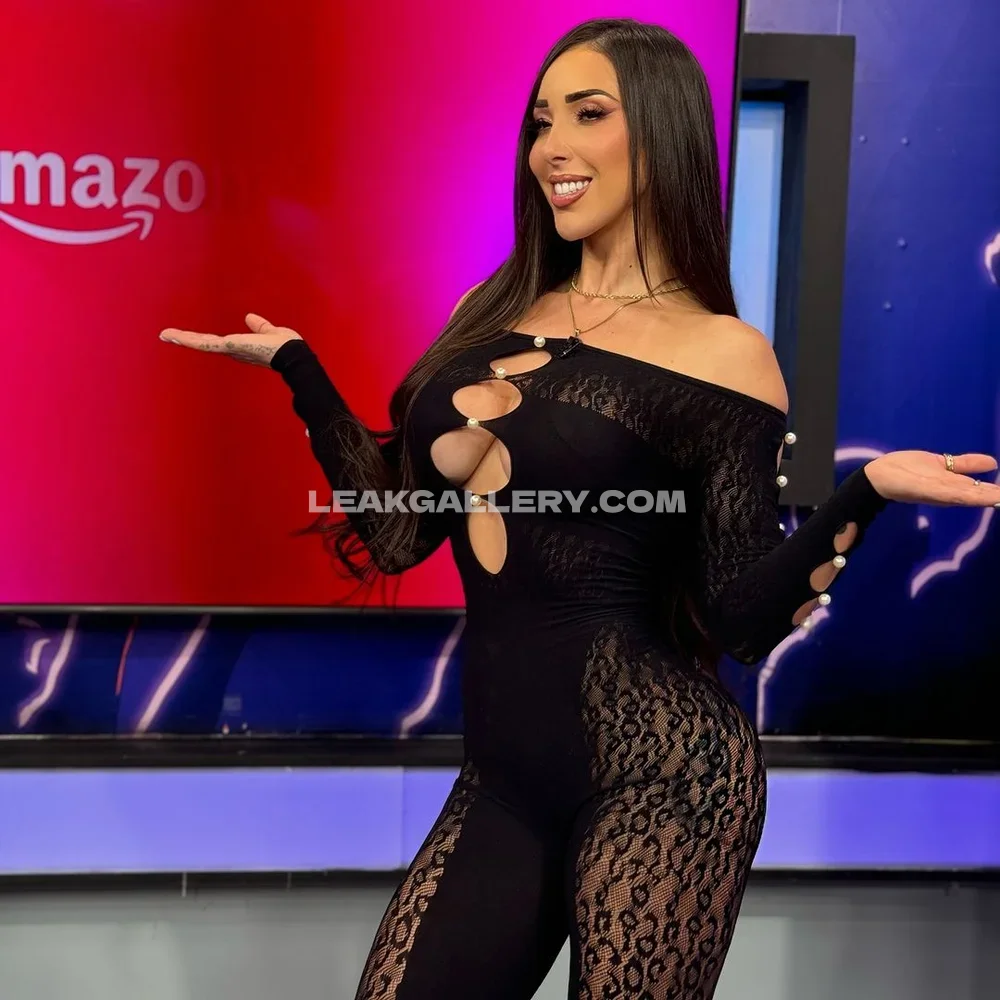 Danik Michell Black Cutout Bodysuit Pose OnlyFans Photo Leaked