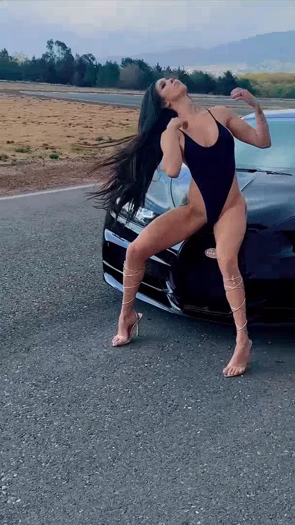 Danik Michell Black Bodysuit Pose OnlyFans Video Leaked