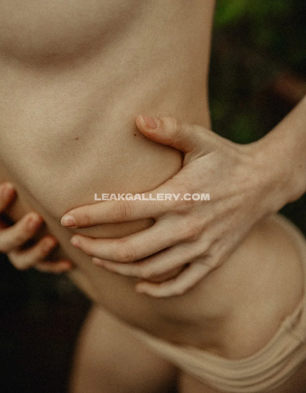 Dara_koval Naked Torso Hand Caress OnlyFans Photo Leaked