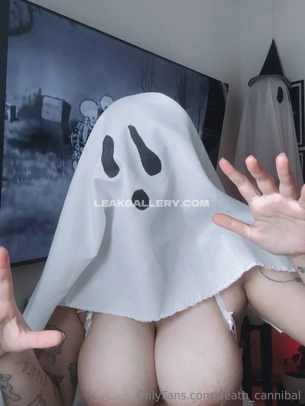 Death_cannibal Ghost Costume Tease OnlyFans Photo Leaked