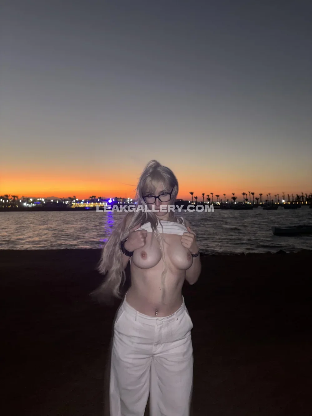 Deathene Topless Beach Pose OnlyFans Photo Leaked