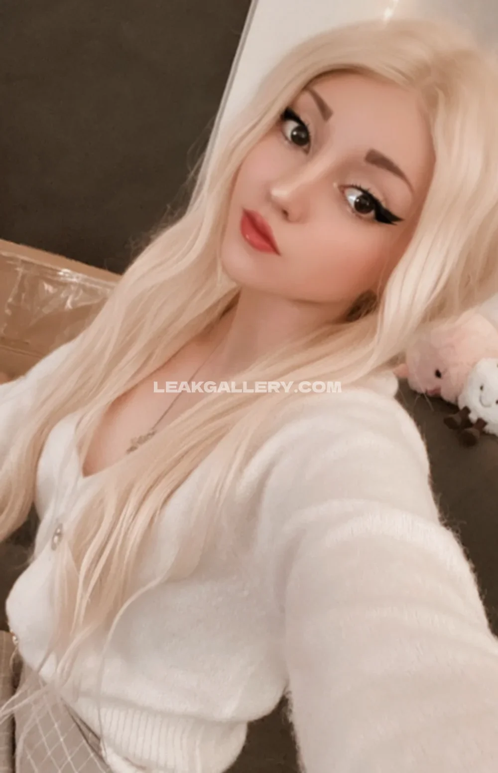 Denkachus Blonde Hair Selfie Pose OnlyFans Photo Leaked