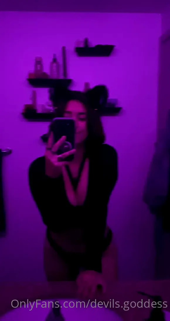 Devils.goddess Mirror Selfie In Bodysuit OnlyFans Video Leaked