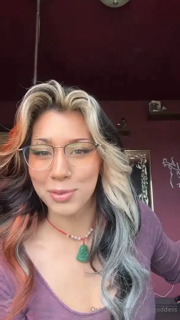 Devils.goddess Glasses And Necklace Closeup OnlyFans Video Leaked