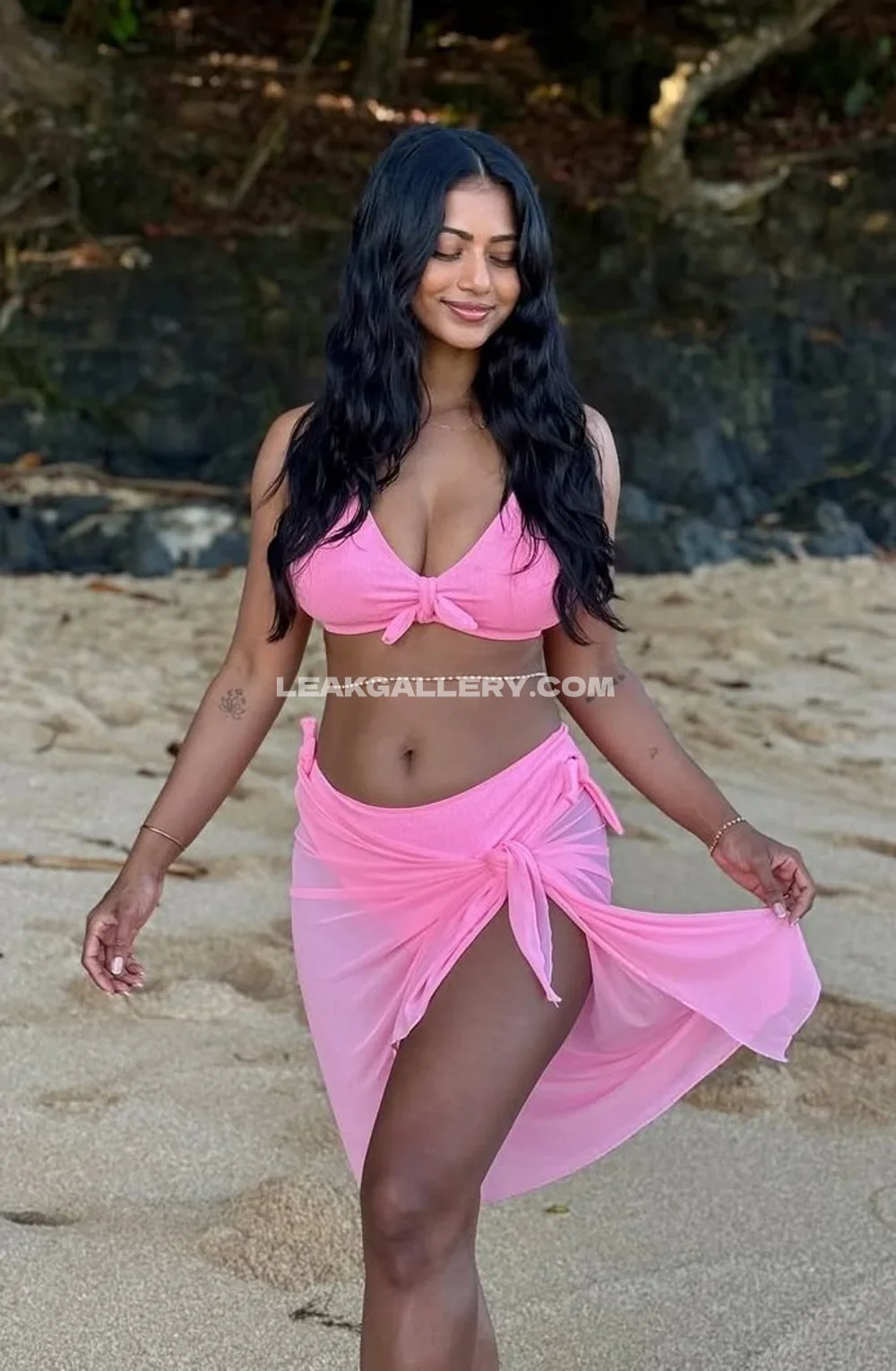 Deyakannesha Pink Bikini Beach Walk OnlyFans Photo Leaked