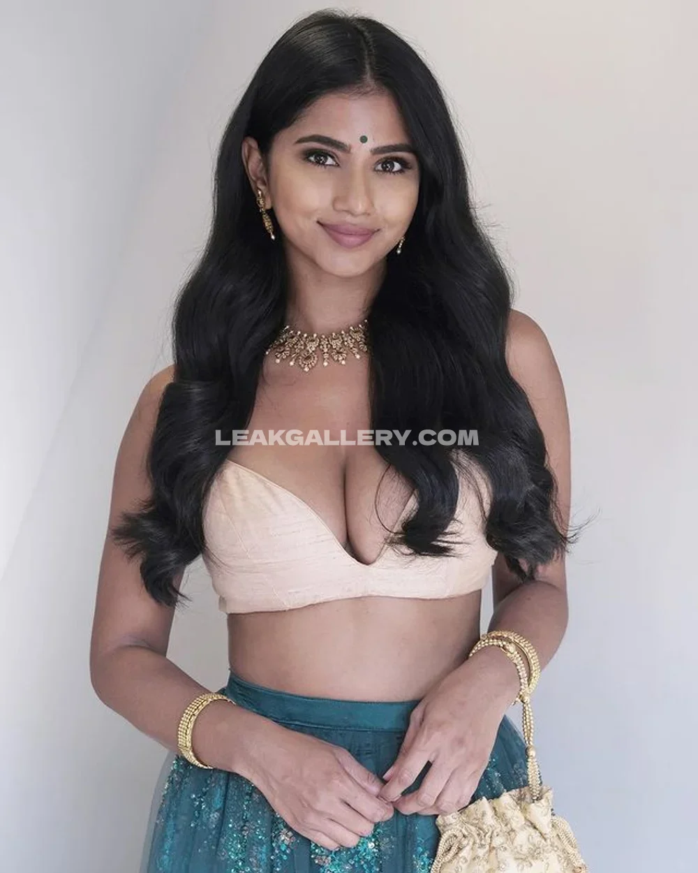 Deyakannesha Traditional Bra and Skirt OnlyFans Photo Leaked