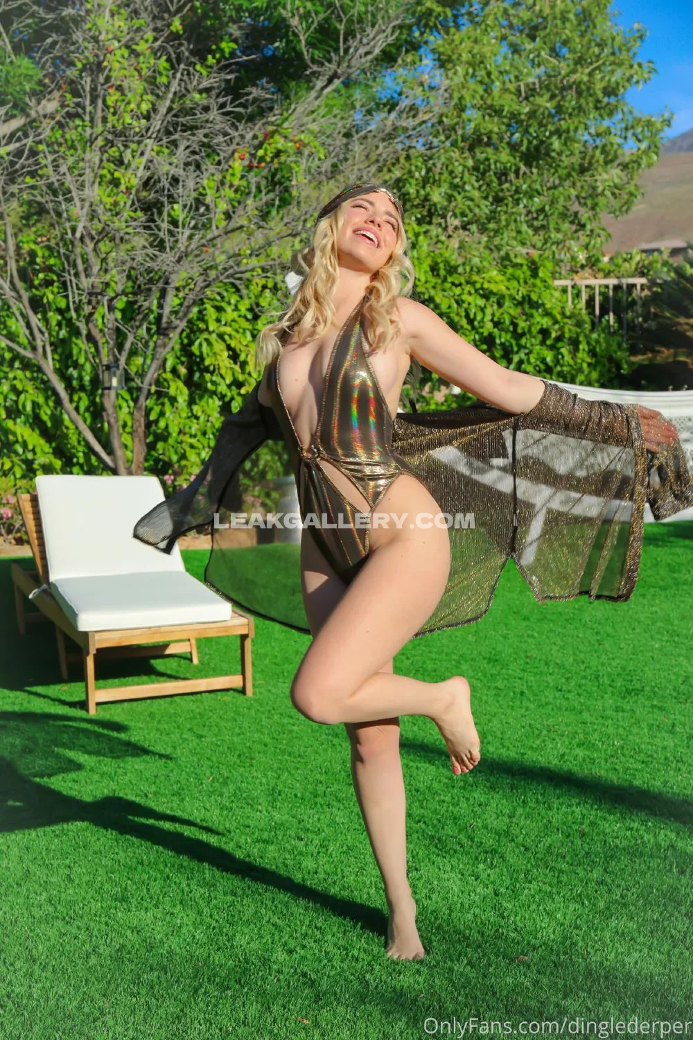 Dinglederper Shiny Swimsuit Outdoor Pose OnlyFans Photo Leaked
