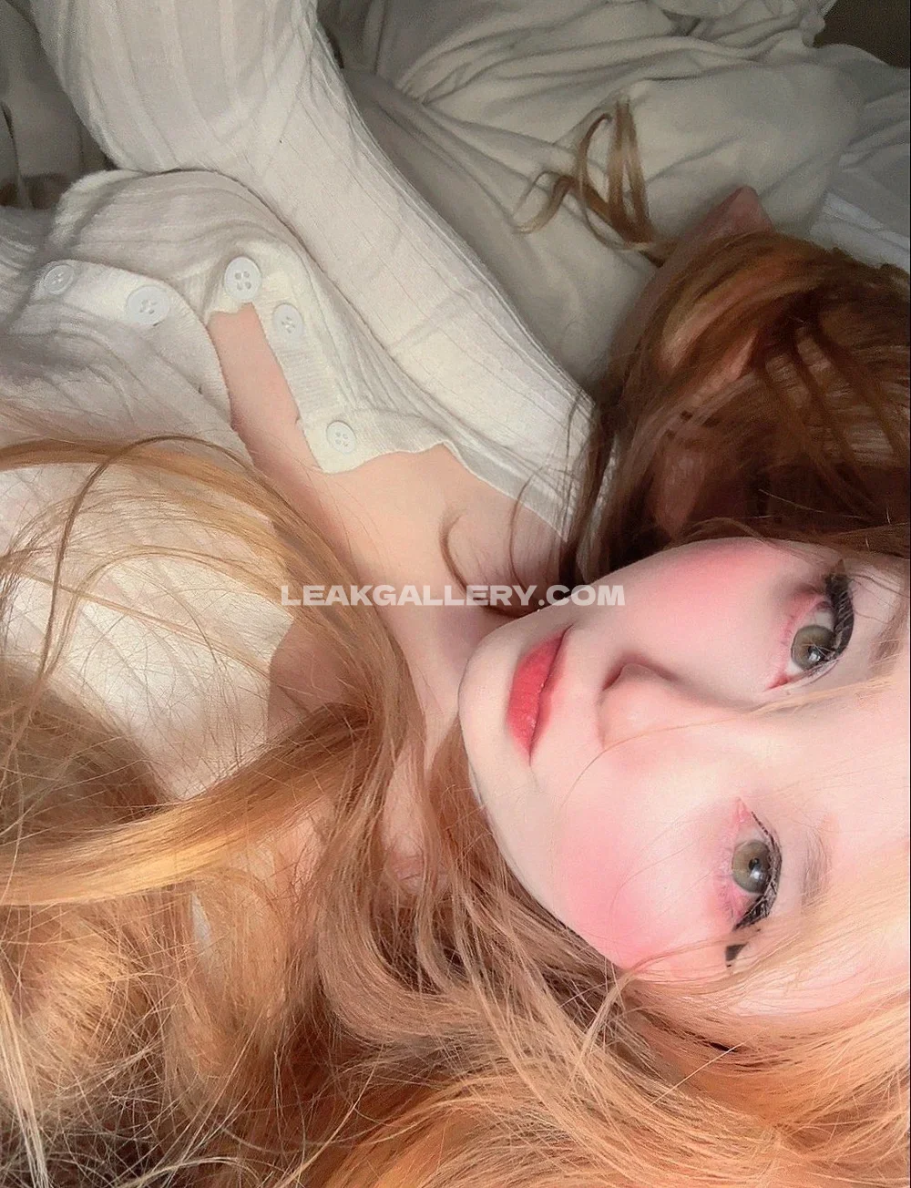 Diovana_konigsreuter Lying Down With Long Hair OnlyFans Photo Leaked