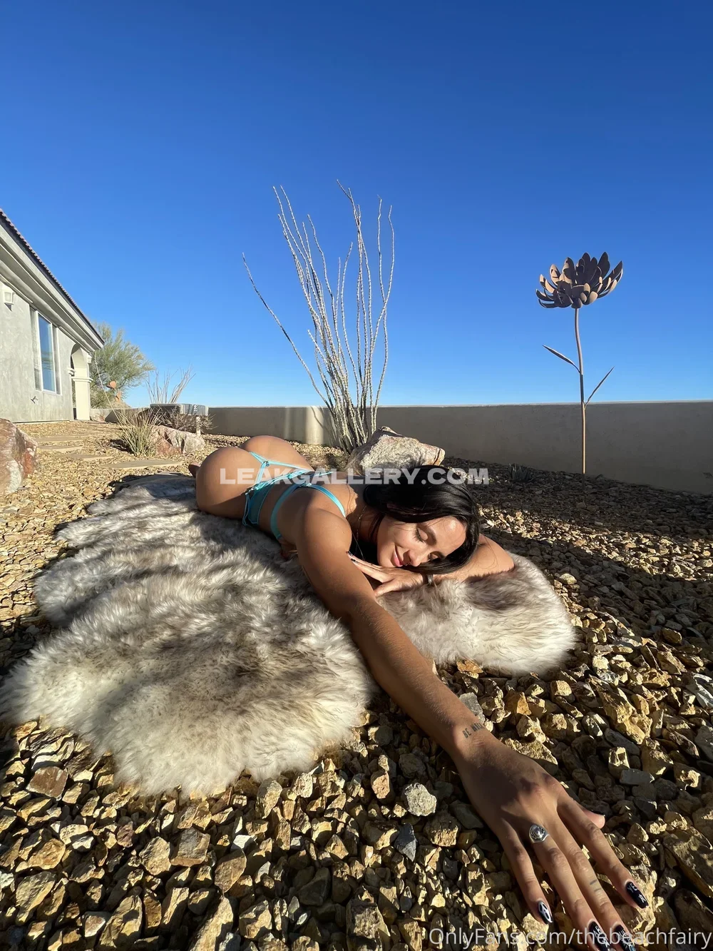 Doingthemostluce Blue String Bikini Pose OnlyFans Photo Leaked