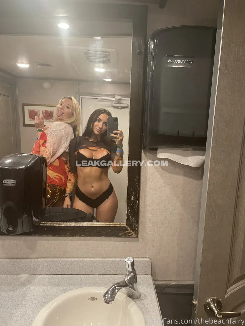 Doingthemostluce Mirror Selfie In Lingerie OnlyFans Photo Leaked