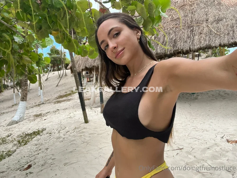 Doingthemostluce Beach Selfie In Bikini OnlyFans Photo Leaked