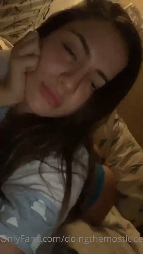 Doingthemostluce Sleepy Bed Selfie OnlyFans Video Leaked