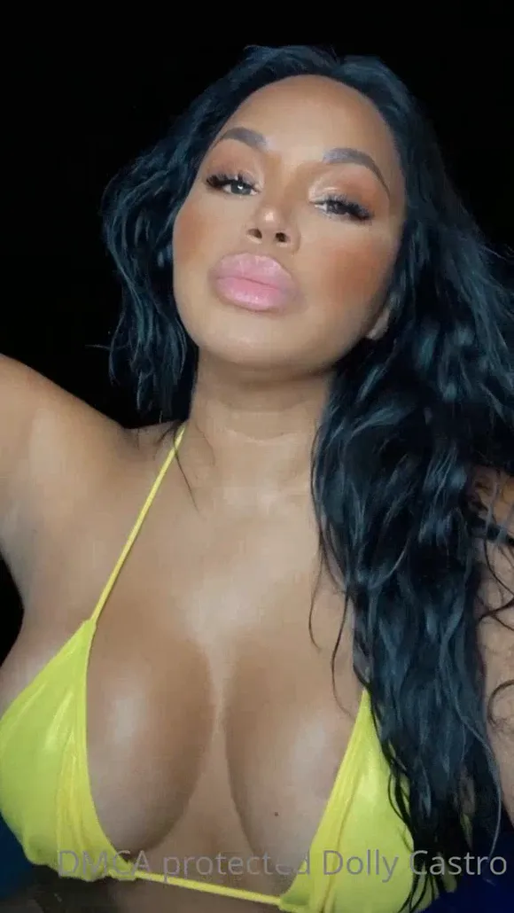 Dollycastro Yellow Bikini Selfie Pout OnlyFans Video Leaked