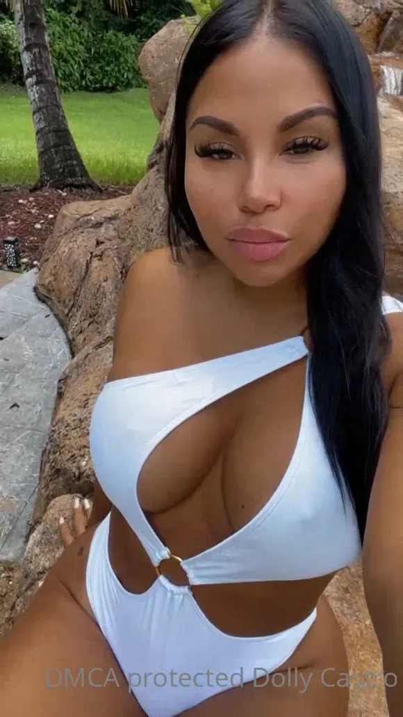 Dollycastro White Cutout Bikini Pose OnlyFans Video Leaked