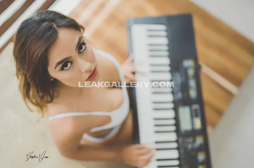 Dulcesoltero Topless Keyboard Tease OnlyFans Photo Leaked