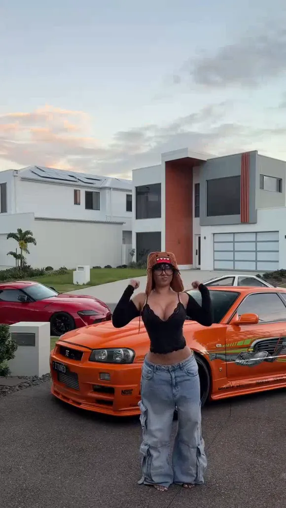 E30princess Outdoor Car Pose OnlyFans Video Leaked