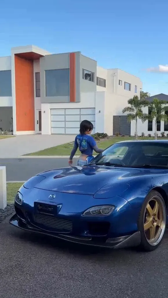 E30princess Blue Crop Top Car Pose OnlyFans Video Leaked