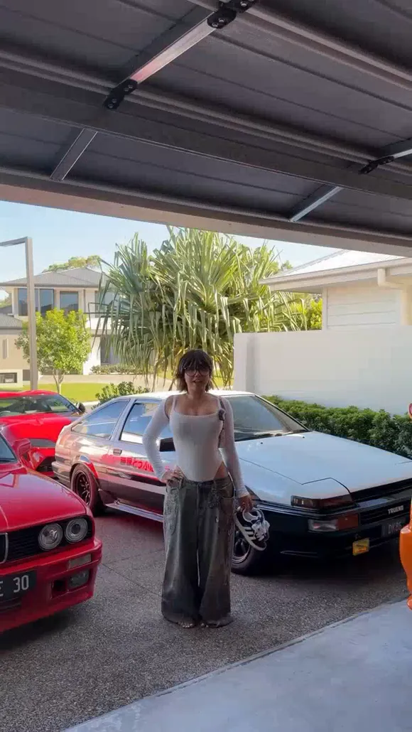 E30princess Casual Garage Pose OnlyFans Video Leaked