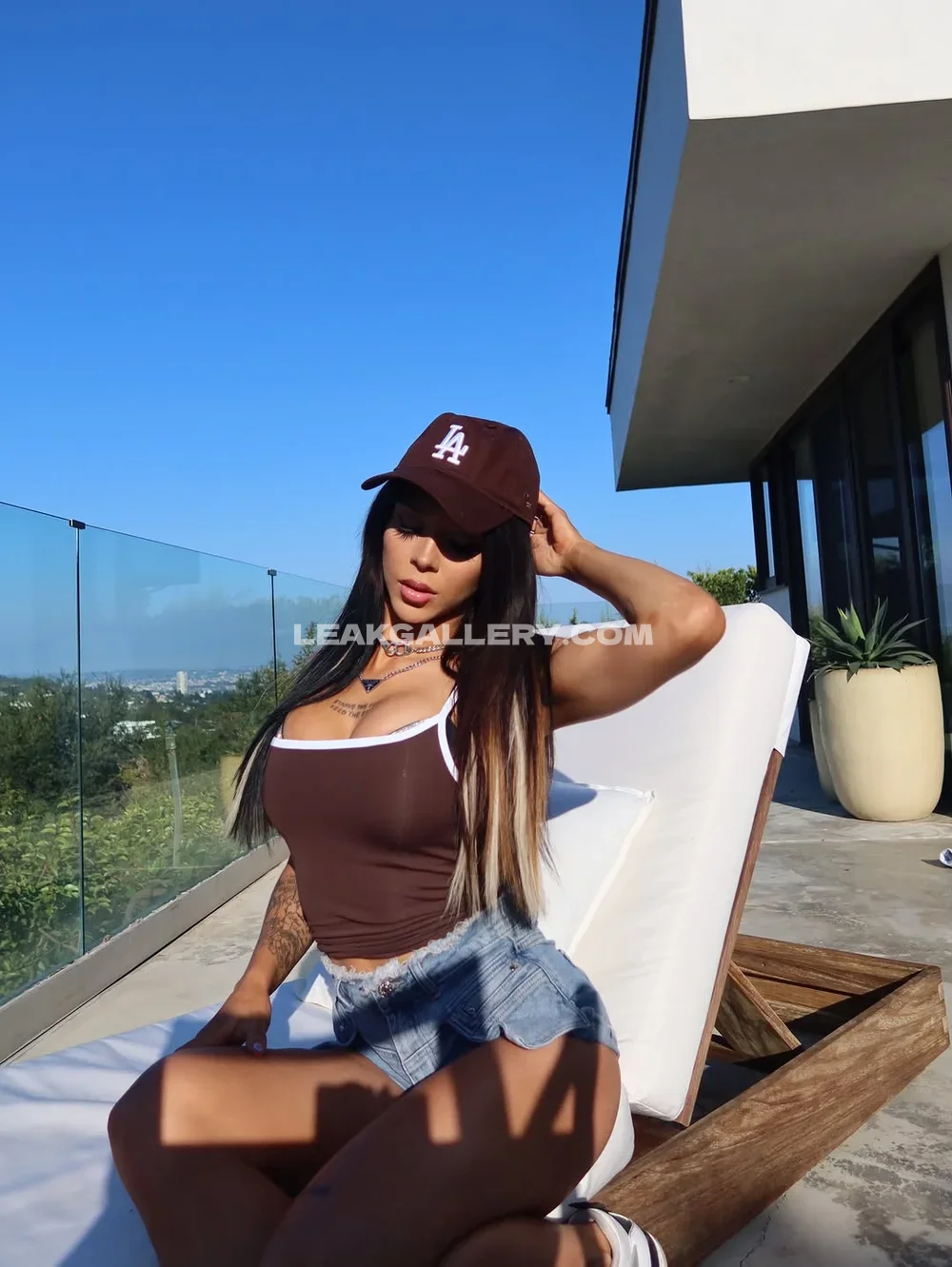 Elaynablack Tattooed Top And Denim Shorts OnlyFans Photo Leaked