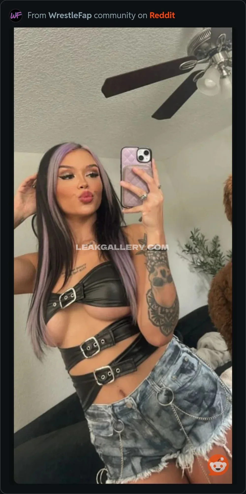 Elaynablack Leather Top Selfie Pout OnlyFans Photo Leaked