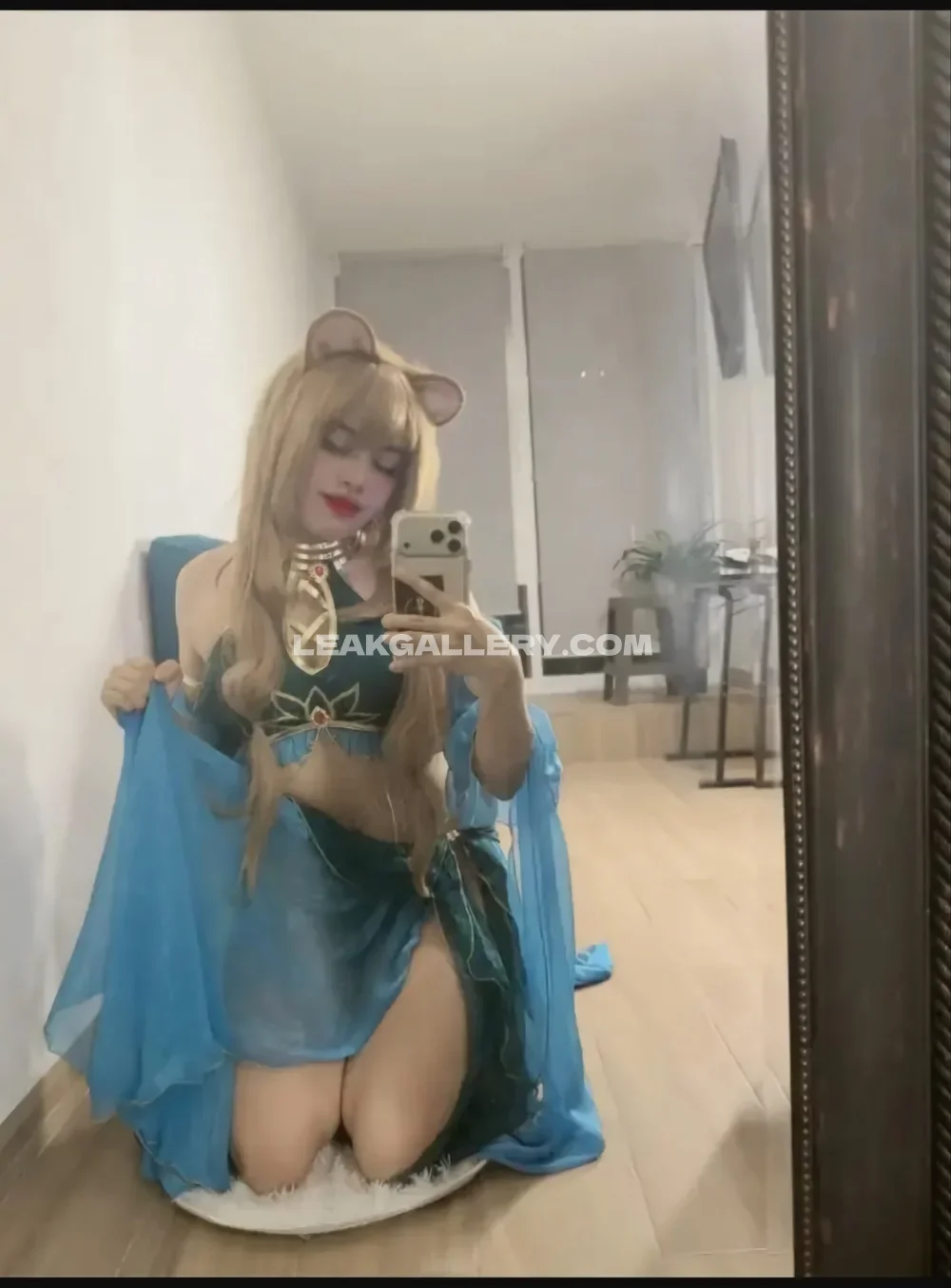Elfribrain Kneeling Blue Dress Reveal OnlyFans Photo Leaked
