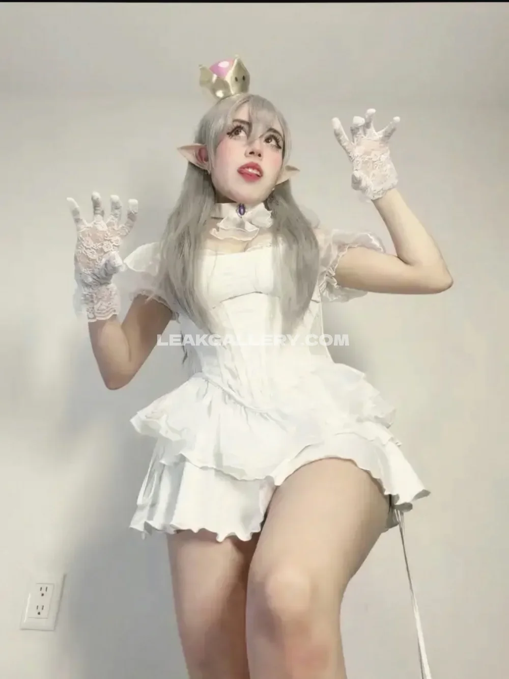 Elfribrain White Dress Cosplay Pose OnlyFans Photo Leaked