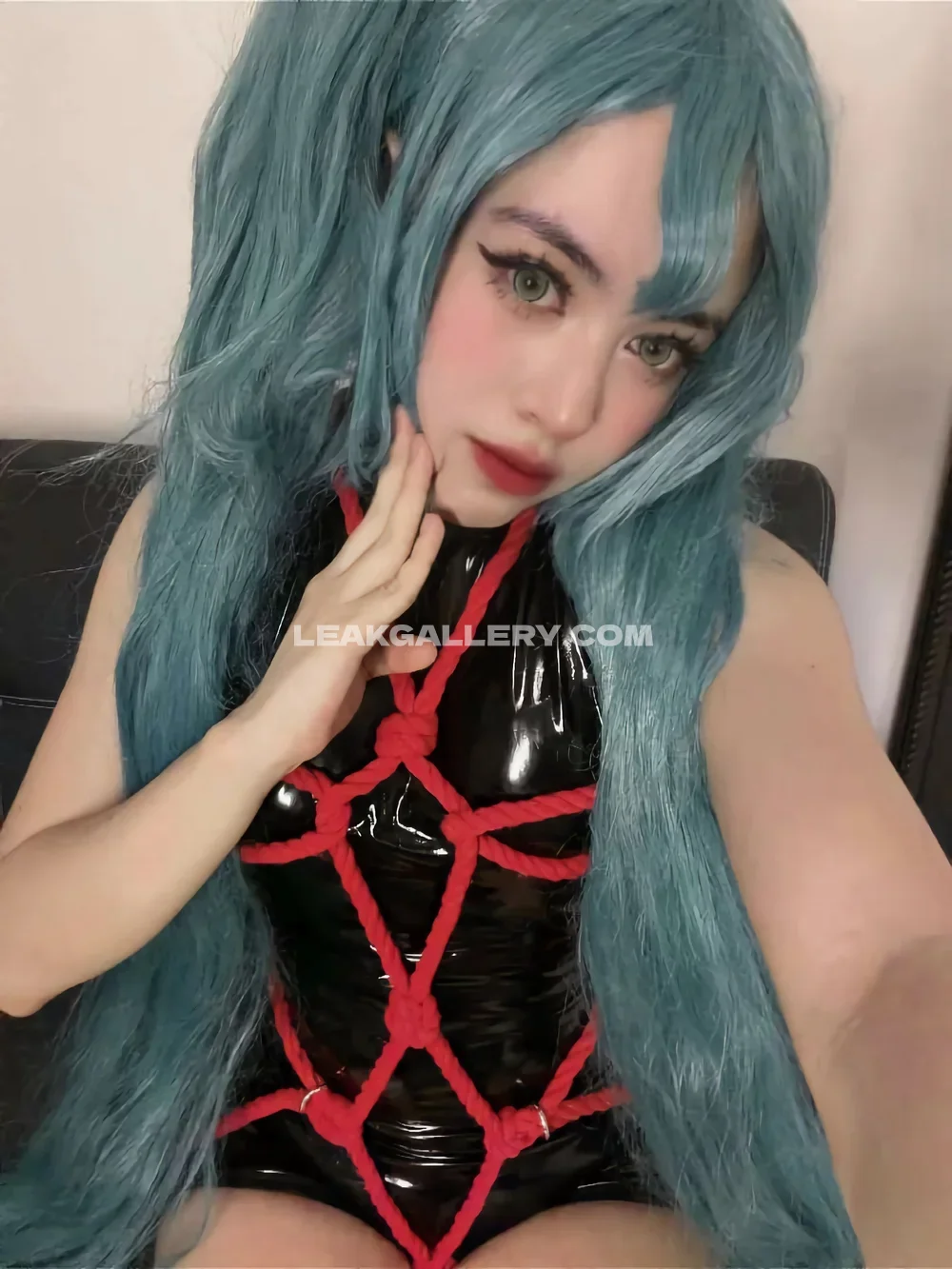 Elfribrain Latex Bodysuit With Rope OnlyFans Photo Leaked