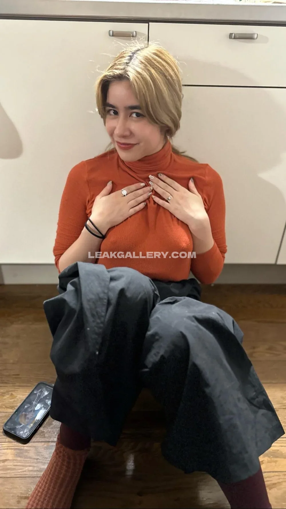Elise_asmr Turtleneck Top Pose OnlyFans Photo Leaked