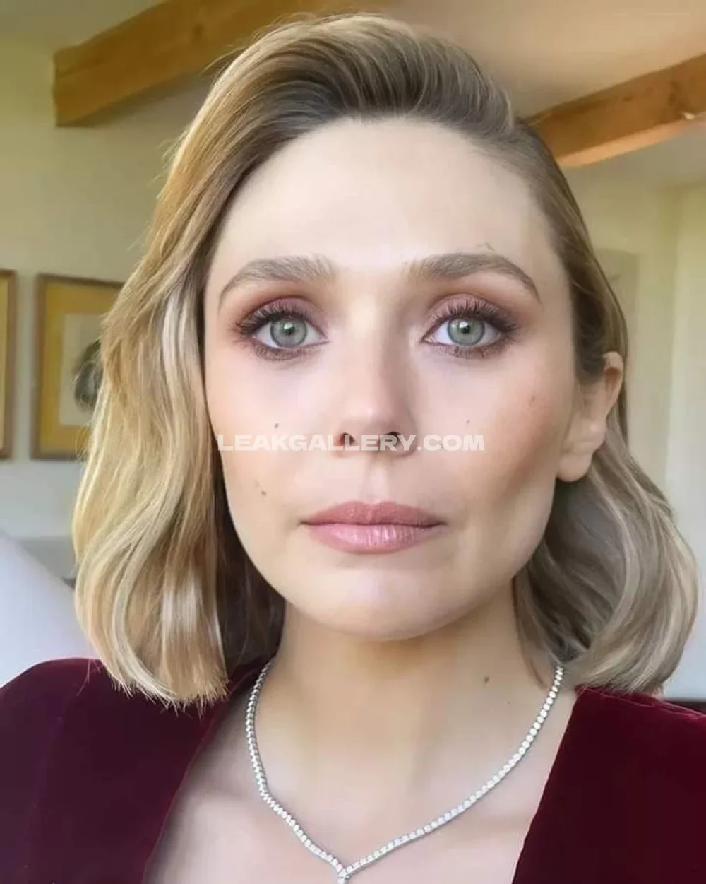 Elizabeth_olsen Close Up Face Portrait OnlyFans Photo Leaked