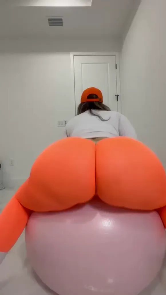 Elyylabella Orange Pants Twerking OnlyFans Video Leaked