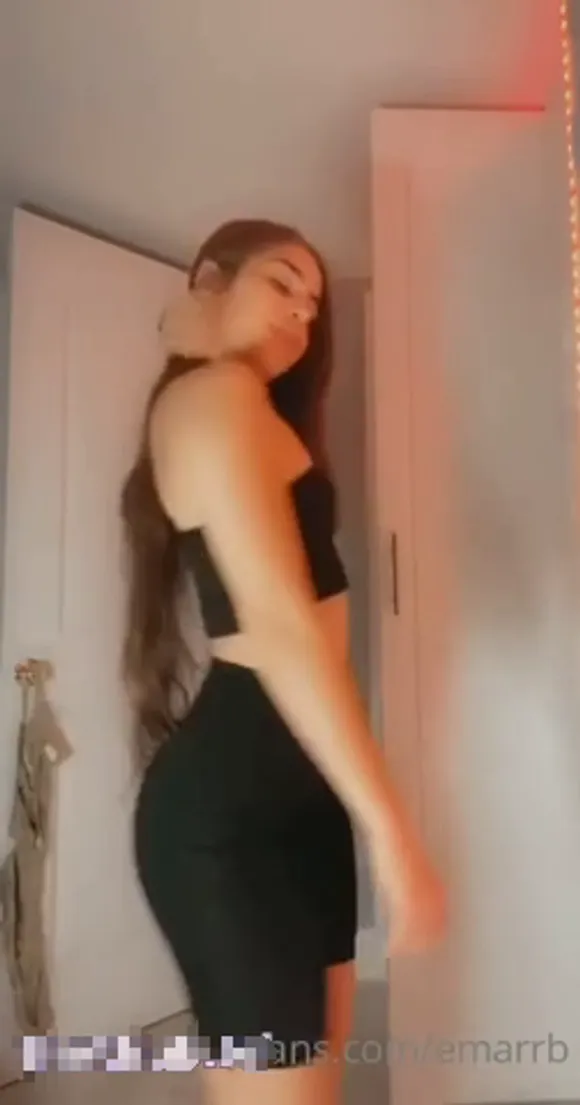 Emarrb Black Bodysuit Side Pose OnlyFans Video Leaked