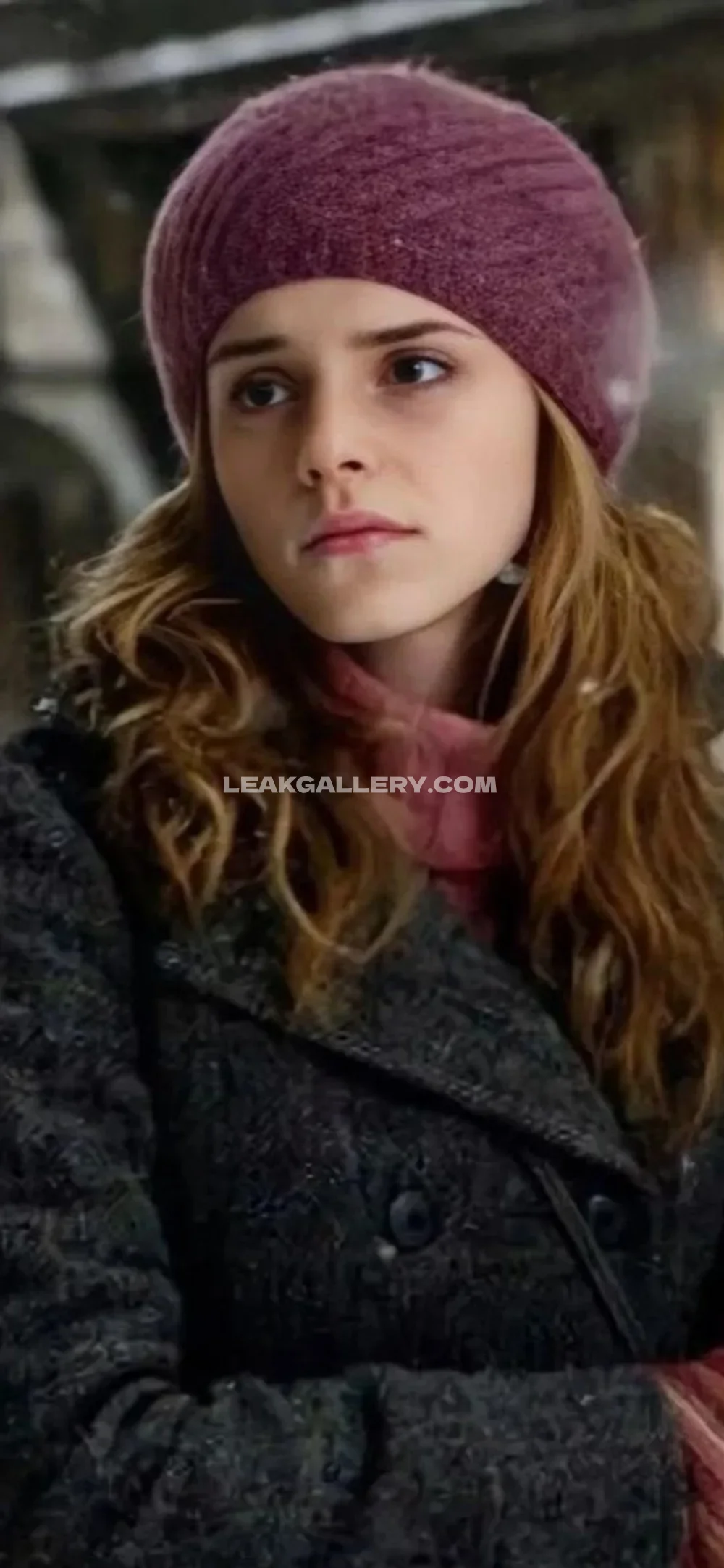 Emmawatson Winter Coat And Beanie OnlyFans Photo Leaked
