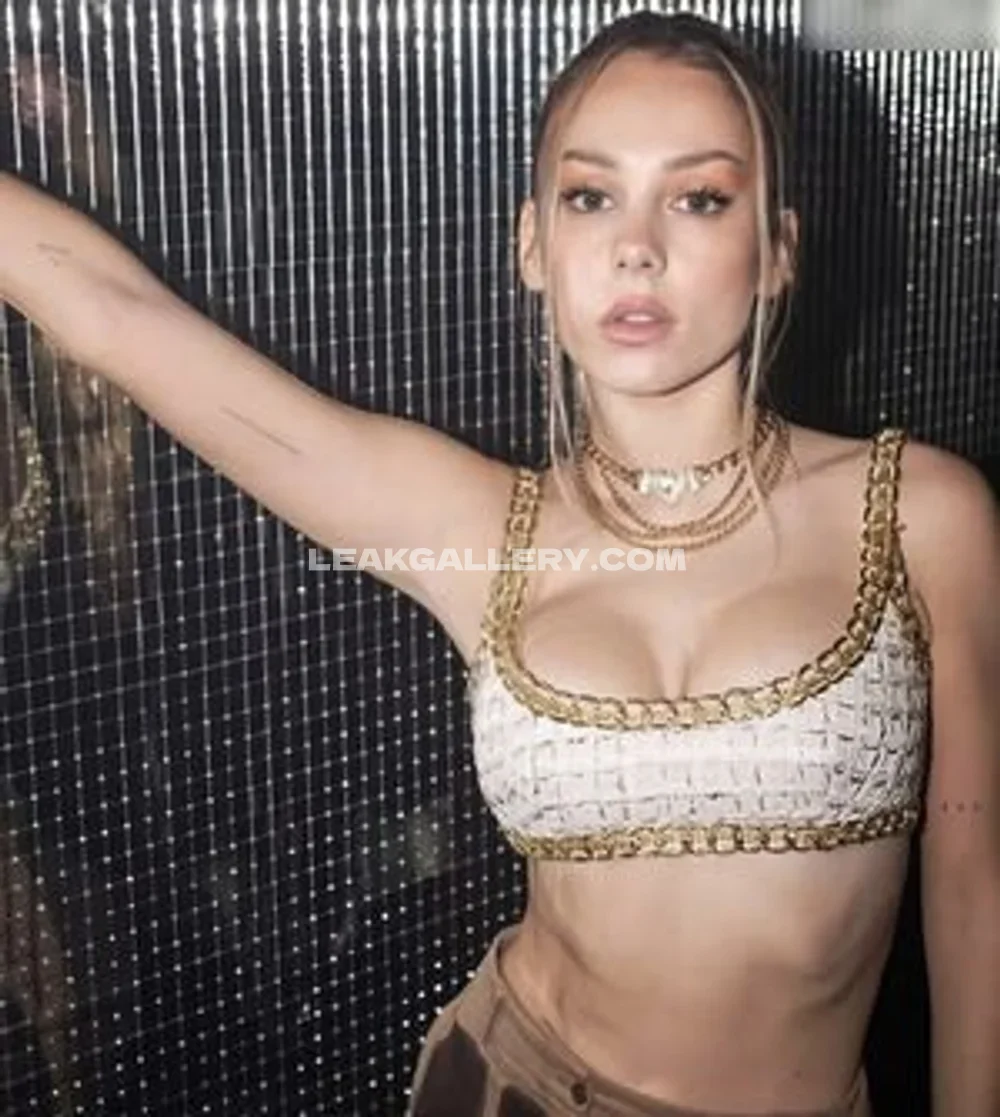 Esterexposito Gold Chain Bra Top OnlyFans Photo Leaked