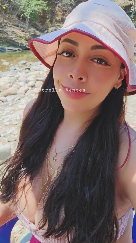 Estrellavences1 Beach Hat Selfie Smile OnlyFans Video Leaked