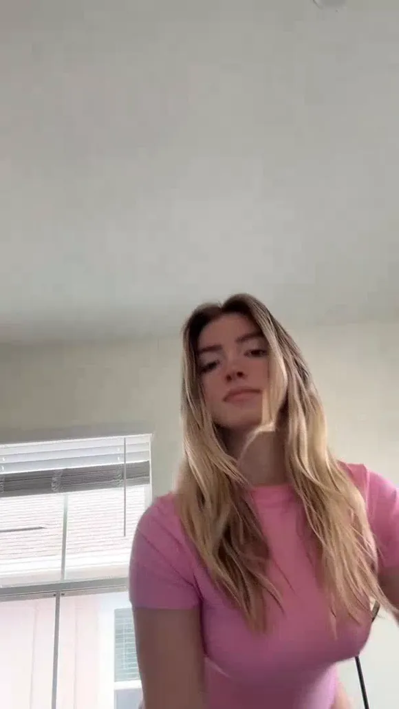 Faiiryquadmother Pink Top Ass Tease OnlyFans Video Leaked