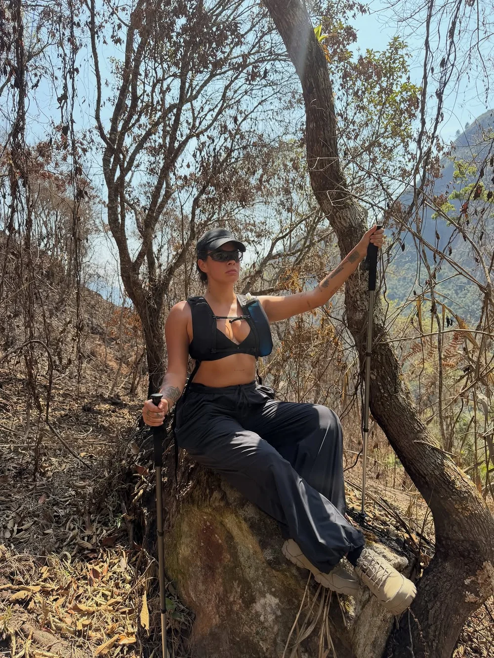 Fernandamotafarhat Hiking Outfit Pose OnlyFans Photo Leaked