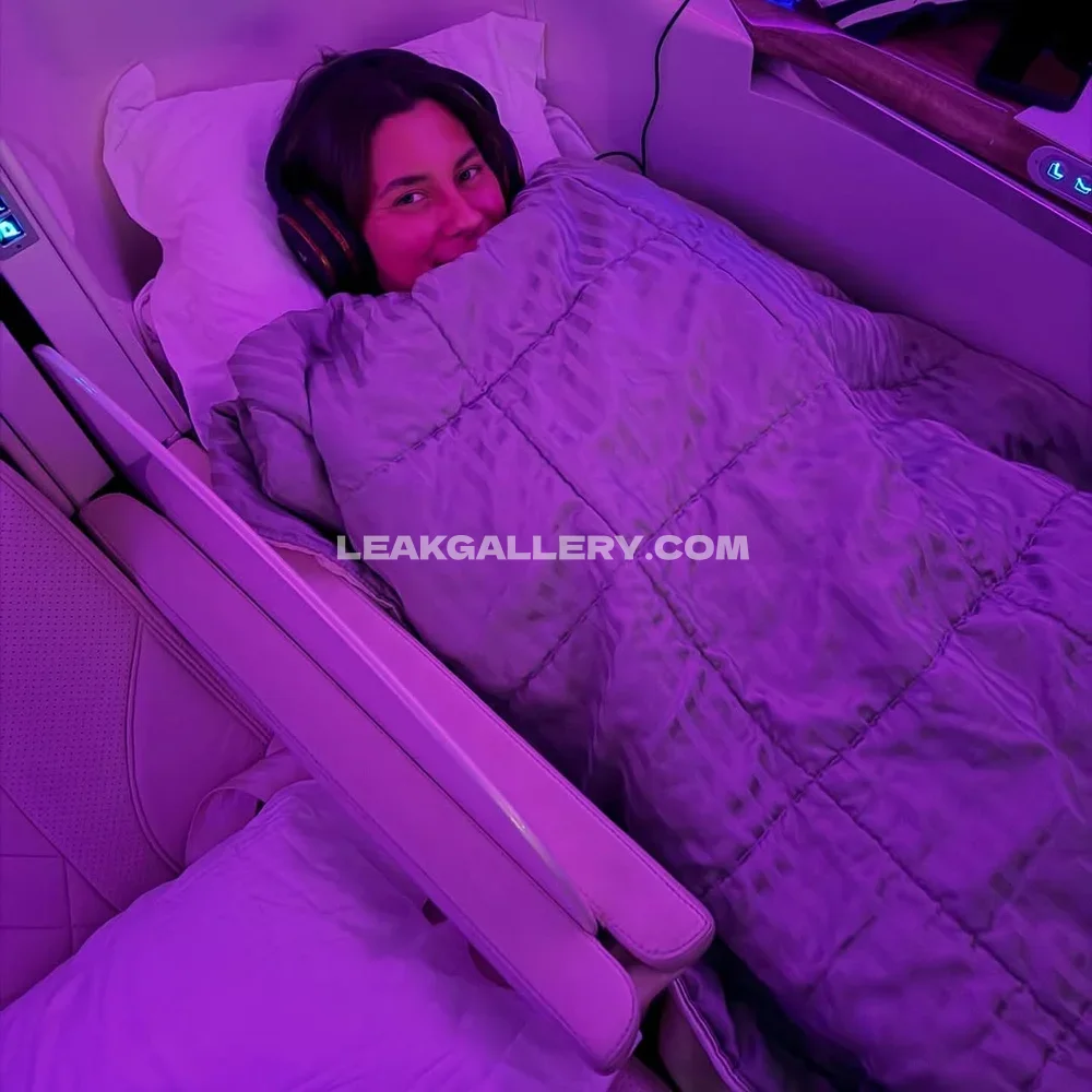 Fernandamotafarhat Smiling In Airplane Seat OnlyFans Photo Leaked