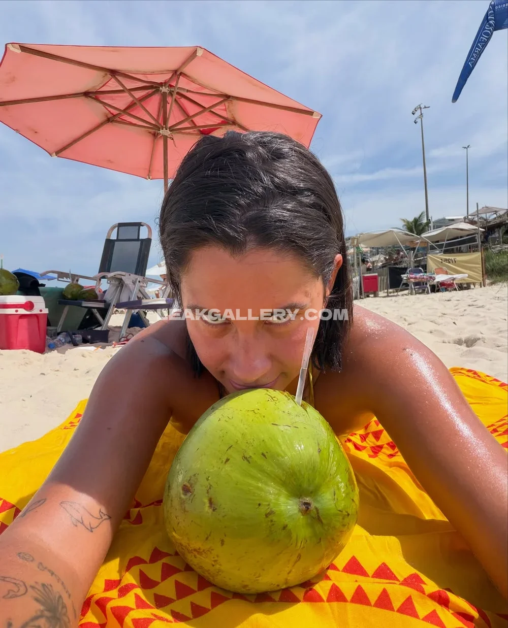 Fernandamotafarhat Topless Beach Coconut Drink OnlyFans Photo Leaked